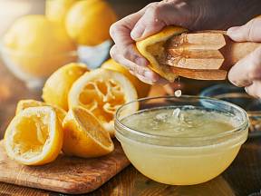 Jak se zbavit plynatosti: Zkuste trik se zázvorem a citronem