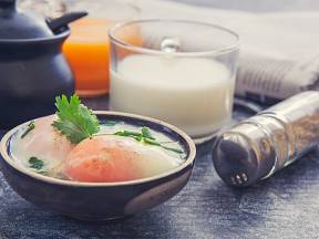 Vejce onsen je specialitou japonské kuchyně. Původně se připravovalo v horkých horských pramenech, podle čehož vzniklo i samotné pojmenování.