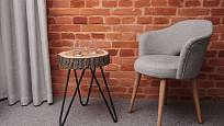 Zajímavý dekorační a zároveň funkční stolek vznikl z jednoho plátu dřeva.