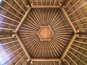 Střecha bambusového altánu