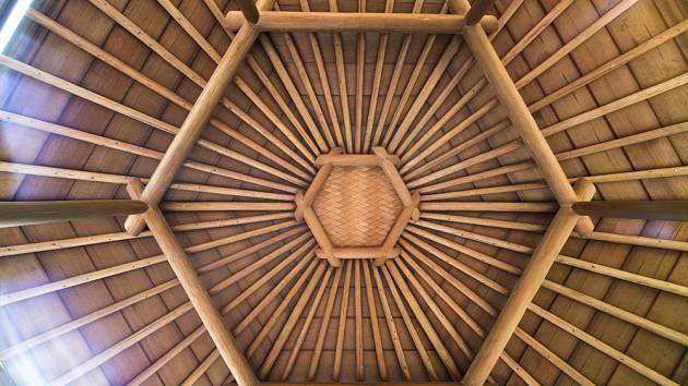 Střecha bambusového altánu
