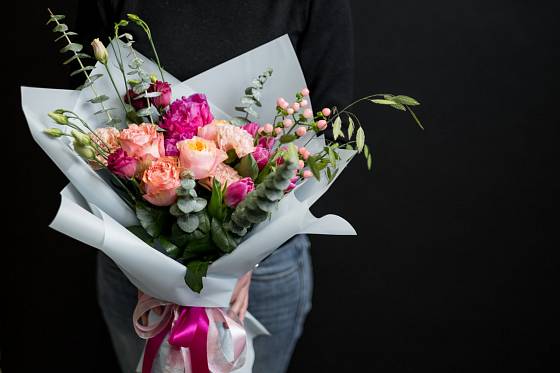 I darování květin je svázáno pravidly společenské etikety