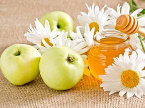 Med je oblíbeným sladidlem i potravinou vyhledávanou dětmi a dospělými.