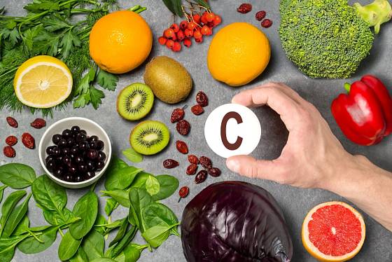 Velké množství vitamínu C obsahuje nejen ovoce, ale i některé druhy zeleniny.