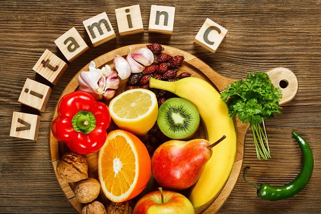 Pravidelná konzumace ovoce a zeleniny, jež obsahují tento známý vitamin, dokáže snížit riziko vzniku infarktu myokardu a mozkové mrtvice.