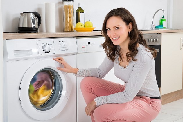 Vyprané prádlo by mělo i vonět - proto je potřeba vyčistit občas pračku