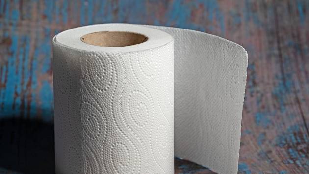 Jak správně zavěsit toaletní papír?