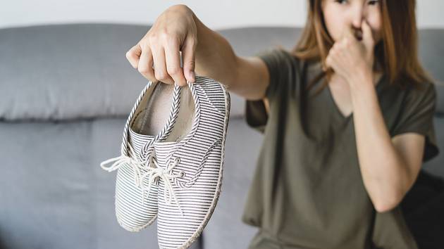 Škrob lze využít i jako prevence proti zapáchající obuvi.
