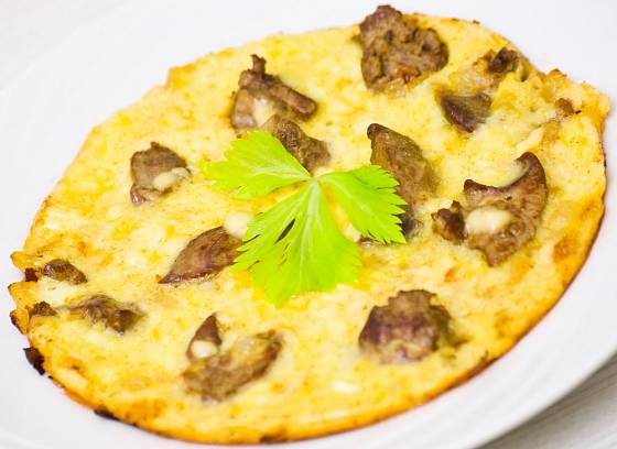 Omeleta s drůbežími játry je chutná a výživná