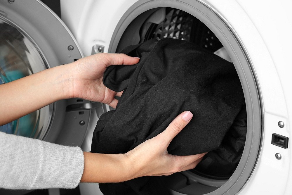 Jak udrzet prádlo černé?