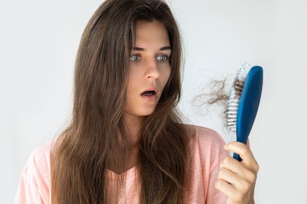 Díky domácímu šampónu budou vlasy méně padat