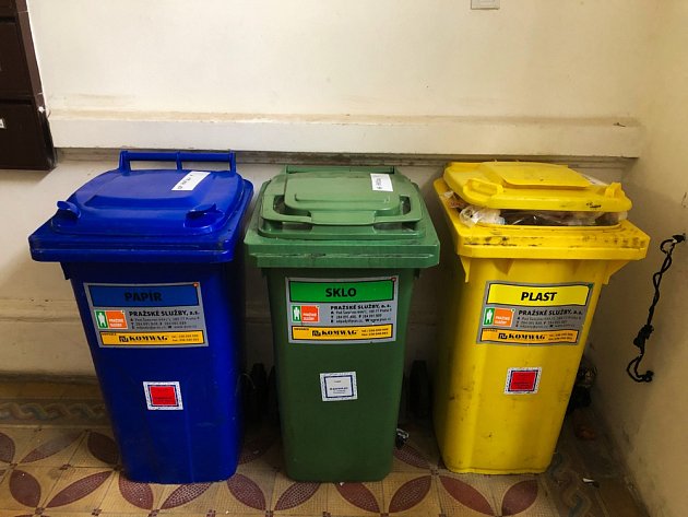 Barva kontejnerů určuje druh vhozeného odpadu
