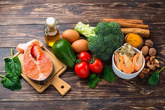 Výživa, která podpoří zdraví mozku: ryby, ořechy, zelenina