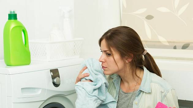 Zapáchající prádlo je záležitostí pračky a plísně v ní - pusťte se do očisty!