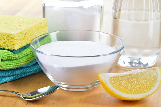 Proti zápachu použijte ocet, sůl nebo třeba citrón