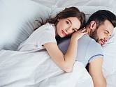 Spánek na pravém boku není dobrý pro naše zdraví