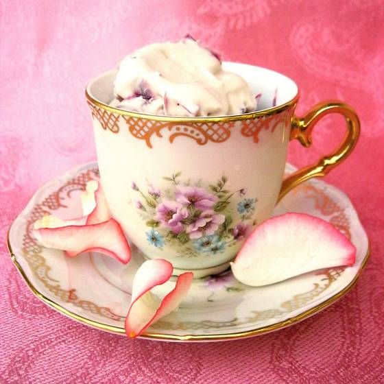 Zmrzlina z růžových květů patří k méně obvyklým příchutím.