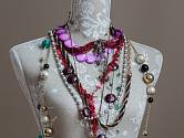 Bezpečně uložíte své šperky například na krejčovské panně.
