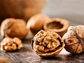 Využijte mocné síly ořechových skořápek pro rostliny.