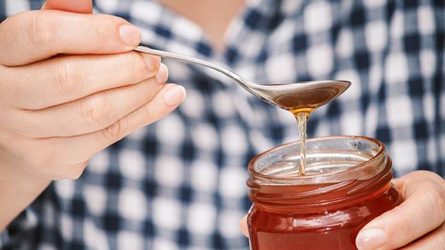 Jak pomůže lžička medu před spaním?