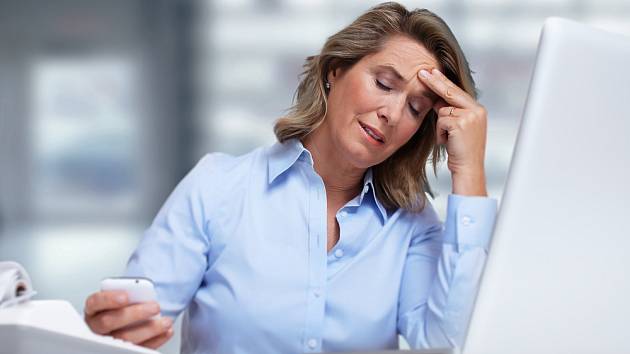 Při nízkém tlaku může docházet k bolestem či motání hlavy.