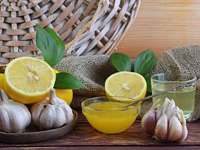 Jak udělat domácí čistič cév z citronu a česneku?