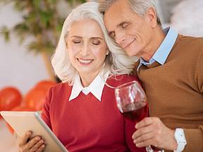Proč by starší lidé měli pít červené víno?