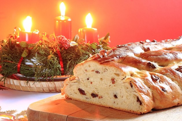K tradičním symbolům českých Vánoc patří vánočka