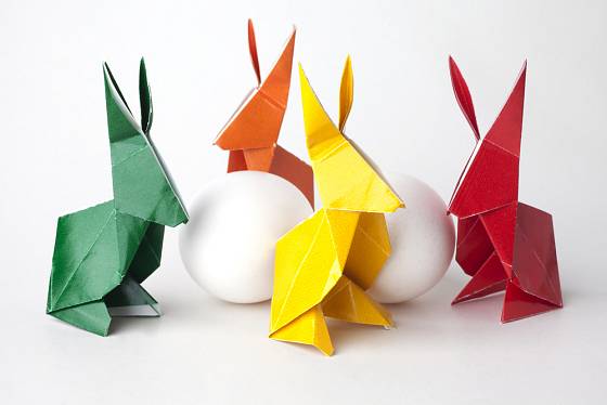 Velikonoční zajíc z papíru - skládanka origami.