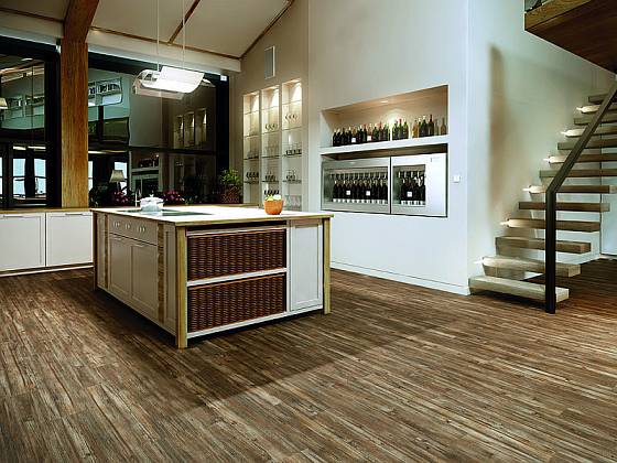 Kuchyňská podlaha by měla být dostatečně odolná vůči tekutinám.
