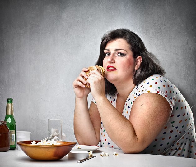 Snížením příjmu kalorií všechny uvedené metody způsobí zdravé hubnutí. Ale neznamená to, že se budete ve fázi jídla přecpávat a dopovat nezdravými pokrmy.