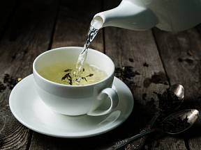 Bílý čaj je lahodný nápoj s doslova zázračnými účinky.