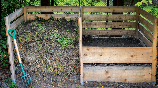 Je čas založit poslední letošní kompost
