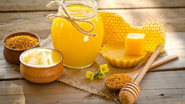 Kromě medu je ceněným produktem včel také pyl a vosk