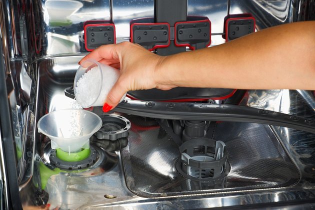 Proč vám špatně myje myčka na nádobí? Pravděpodobně děláte… | iReceptář.cz