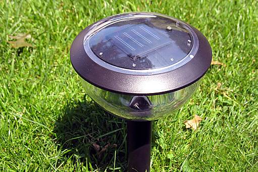 solární zahradní lampa