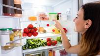 Správné uložení potravin v lednici prodlouží jejich životnost.
