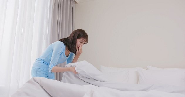 Převlékání postele se řadí mezi jednu z nejméně oblíbených domácích prací. Ale má smysl, tak to nikdy neodkládejte!