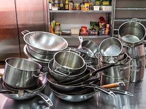 V kuchyni potřebujeme mnohem méně nádobí, než s i myslíme.