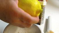 kůru používáme pouze z chemicky neošetřených citronů