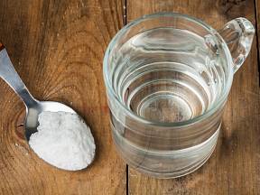 Voda a sůl je kombinace, která má skvělé účinky na naše zdraví. 