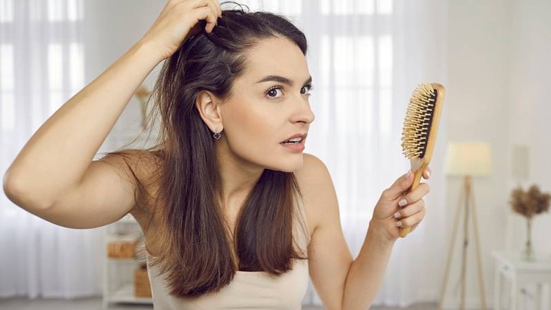 Seborea: nenápadná nemoc, která vás může připravit i o vlasy