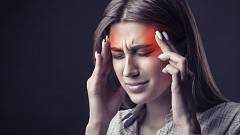 Migréna není jen obyčejná bolest hlavy. Jak si od ní ulevit?