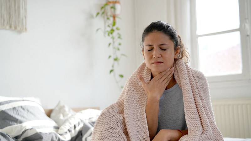 Zimní nemoci: Jak vyléčit bolest v krku
