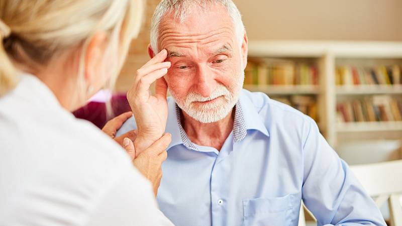 Alzheimer mění lidi k nepoznání. V Česku nemocí trpí půl milionu pacientů