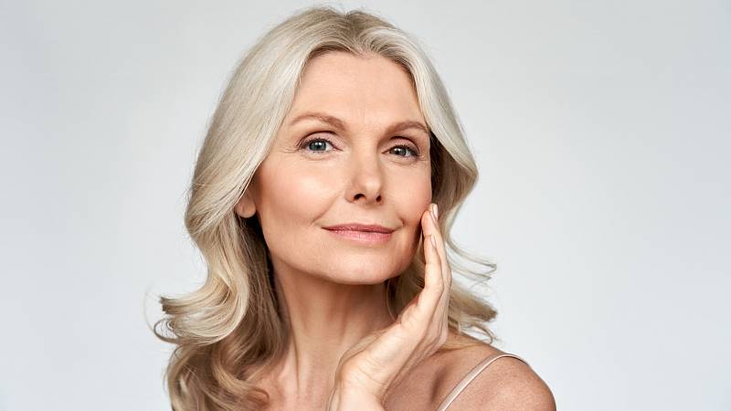 Zhoršená kvalita vlasů, nehtů a pleti v menopauze? Uzdravte střevní mikrobiom
