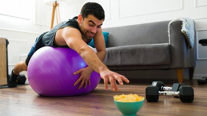 Cvičení s prázdným žaludkem. Trápení, nebo cesta za rychlejším hubnutím?