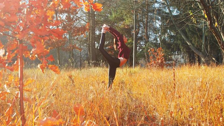 Jakou jógu cvičit na podzim