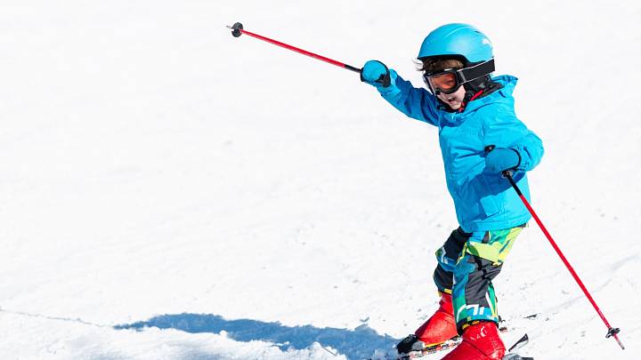 Kdy postavit děti na lyže? Ve čtyřech letech