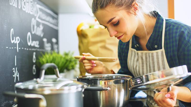 Vařením strávíme 3 roky života! Jak si ušetřit v kuchyni čas?